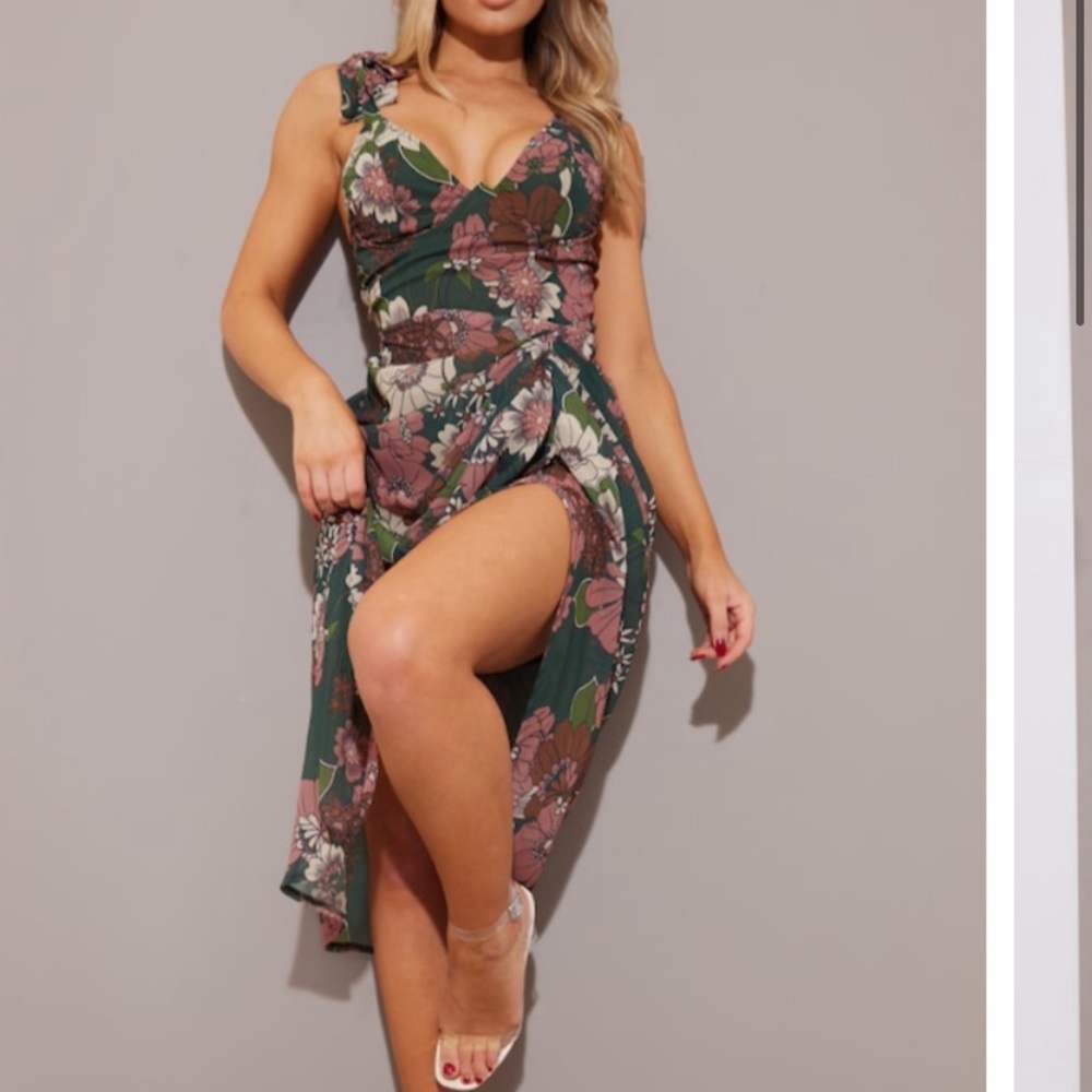 Pretty Little Thing Size Medium Emerald green Floral Dress Corset Top